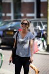 Amsterdam 21 april 2015
Wendy v Dijk met haar nieuwe porsche Macan op de cornelis schuytstraat