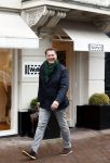 Amsterdam 16 april 2016
Albert Verlinde aan het winkelen op de pc hooftstraat