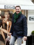 Amsterdam 16 april 2016
Albert Verlinde aan het winkelen op de pc hooftstraat