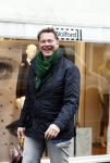 Amsterdam 16 april 2016
Albert Verlinde aan het winkelen op de pc hooftstraat