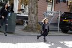 Amsterdam 23 april 2016 
Amanda Balk met dochter Vegas en een vriendin met Aston Martin op de Cornelis schuytstraat.