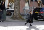 Amsterdam 23 april 2016 
Amanda Balk met dochter Vegas en een vriendin met Aston Martin op de Cornelis schuytstraat.
