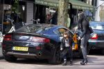 Amsterdam 23 april 2016 
Amanda Balk met dochter Vegas en een vriendin met Aston Martin op de Cornelis schuytstraat.