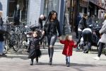 Amsterdam 23 april 2016 
Amanda Balk met dochter Vegas en een vriendin met Aston Martin op de Cornelis schuytstraat.