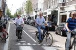 Amsterdam 11 mei 2016
Andre v Duin met Partner Martin fietsend door Amsterdam.