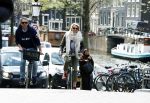 Amsterdam 19 april 2016
Anouk Smulders en Tom Sebastian op de fiets in Amsterdam.