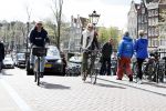 Amsterdam 19 april 2016
Anouk Smulders en Tom Sebastian op de fiets in Amsterdam.