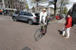 Amsterdam 19 april 2016
Anouk Smulders en Tom Sebastian op de fiets in Amsterdam.