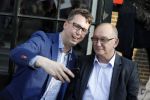 Amsterdam 17 mei 2016 
Surprise feestje voor Frank Sanders voor zijn 70e verjaardag in de kleine komedie.
Arijan v Bavel ( Adje) met zijn vader