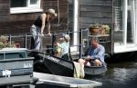 Amsterdam 7 mei 2016 
Barry Atsma en Noortje Herlaar gaan varen samen met Barry zijn kinderen. Ze varen vanaf haar woonboot de amstel op.