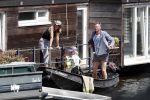 Amsterdam 7 mei 2016 
Barry Atsma en Noortje Herlaar gaan varen samen met Barry zijn kinderen. Ze varen vanaf haar woonboot de amstel op.