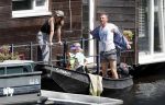 Amsterdam 7 mei 2016 
Barry Atsma en Noortje Herlaar gaan varen samen met Barry zijn kinderen. Ze varen vanaf haar woonboot de amstel op.