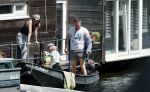Amsterdam 7 mei 2016 
Barry Atsma en Noortje Herlaar gaan varen samen met Barry zijn kinderen. Ze varen vanaf haar woonboot de amstel op.