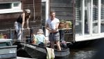 Amsterdam 7 mei 2016 
Barry Atsma en Noortje Herlaar gaan varen samen met Barry zijn kinderen. Ze varen vanaf haar woonboot de amstel op.