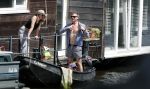 Amsterdam 7 mei 2016 
Barry Atsma en Noortje Herlaar gaan varen samen met Barry zijn kinderen. Ze varen vanaf haar woonboot de amstel op.