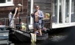 Amsterdam 7 mei 2016 
Barry Atsma en Noortje Herlaar gaan varen samen met Barry zijn kinderen. Ze varen vanaf haar woonboot de amstel op.
