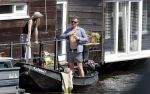Amsterdam 7 mei 2016 
Barry Atsma en Noortje Herlaar gaan varen samen met Barry zijn kinderen. Ze varen vanaf haar woonboot de amstel op.