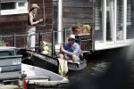 Amsterdam 7 mei 2016 
Barry Atsma en Noortje Herlaar gaan varen samen met Barry zijn kinderen. Ze varen vanaf haar woonboot de amstel op.
