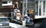 Amsterdam 7 mei 2016 
Barry Atsma en Noortje Herlaar gaan varen samen met Barry zijn kinderen. Ze varen vanaf haar woonboot de amstel op.