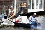 Amsterdam 7 mei 2016 
Barry Atsma en Noortje Herlaar gaan varen samen met Barry zijn kinderen. Ze varen vanaf haar woonboot de amstel op.