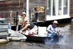 Amsterdam 7 mei 2016 
Barry Atsma en Noortje Herlaar gaan varen samen met Barry zijn kinderen. Ze varen vanaf haar woonboot de amstel op.