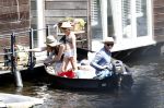 Amsterdam 7 mei 2016 
Barry Atsma en Noortje Herlaar gaan varen samen met Barry zijn kinderen. Ze varen vanaf haar woonboot de amstel op.