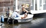 Amsterdam 7 mei 2016 
Barry Atsma en Noortje Herlaar gaan varen samen met Barry zijn kinderen. Ze varen vanaf haar woonboot de amstel op.