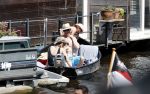 Amsterdam 7 mei 2016 
Barry Atsma en Noortje Herlaar gaan varen samen met Barry zijn kinderen. Ze varen vanaf haar woonboot de amstel op.