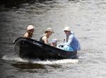 Amsterdam 7 mei 2016 
Barry Atsma en Noortje Herlaar gaan varen samen met Barry zijn kinderen. Ze varen vanaf haar woonboot de amstel op.