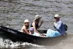 Amsterdam 7 mei 2016 
Barry Atsma en Noortje Herlaar gaan varen samen met Barry zijn kinderen. Ze varen vanaf haar woonboot de amstel op.