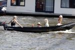 Amsterdam 7 mei 2016 
Barry Atsma en Noortje Herlaar gaan varen samen met Barry zijn kinderen. Ze varen vanaf haar woonboot de amstel op.