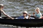 Amsterdam 7 mei 2016 
Barry Atsma en Noortje Herlaar gaan varen samen met Barry zijn kinderen. Ze varen vanaf haar woonboot de amstel op.