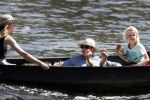 Amsterdam 7 mei 2016 
Barry Atsma en Noortje Herlaar gaan varen samen met Barry zijn kinderen. Ze varen vanaf haar woonboot de amstel op.