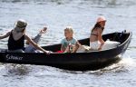 Amsterdam 7 mei 2016 
Barry Atsma en Noortje Herlaar gaan varen samen met Barry zijn kinderen. Ze varen vanaf haar woonboot de amstel op.