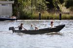 Amsterdam 7 mei 2016 
Barry Atsma en Noortje Herlaar gaan varen samen met Barry zijn kinderen. Ze varen vanaf haar woonboot de amstel op.