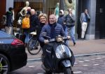 Amsterdam 23 april 2016 
Caroline Tensen met haar man Ernst Jan Smids op vespa scooter op de pc hooftstraat.