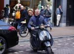 Amsterdam 23 april 2016 
Caroline Tensen met haar man Ernst Jan Smids op vespa scooter op de pc hooftstraat.