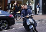 Amsterdam 23 april 2016 
Caroline Tensen met haar man Ernst Jan Smids op vespa scooter op de pc hooftstraat.