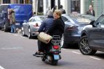 Amsterdam 23 april 2016 
Caroline Tensen met haar man Ernst Jan Smids op vespa scooter op de pc hooftstraat.