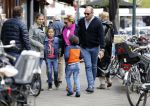 Amsterdam 14 mei 2016 
Connie Breukhoven met partner Eugene v Dun haar kleinkinderen en zijn dochter .