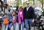 Amsterdam 14 mei 2016 
Connie Breukhoven met partner Eugene v Dun haar kleinkinderen en zijn dochter .