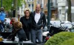 Amsterdam 22 april 2016 
Connie Breukhoven met vriend Eugene v Dun op de cornelis schuytstraat