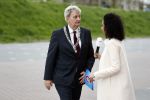 Amsterdam 22 april 2016
Koning Willem Alexander en Koningin Maxima bij de opening van de koningsspelen in Amsterdam.
Richard Krajicek vangt ze op en Johnny de Mol doet de presentatie. Eberhard v d Laan met Siham Raijoul