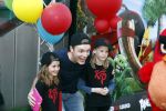 Amsterdam 7 mei 2016
Premiere Angry birds in pathe arena met oa de nederlandse stemmencast , Enzo Knol Ruben Nicolai Murth Mossel Eddy Zoe en Robin Martens. Enzo met dochters Eddy Zoe