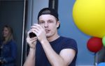 Amsterdam 7 mei 2016
Premiere Angry birds in pathe arena met oa de nederlandse stemmencast , Enzo Knol Ruben Nicolai Murth Mossel Eddy Zoe en Robin Martens. Enzo met vriendin Dee