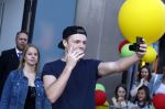 Amsterdam 7 mei 2016
Premiere Angry birds in pathe arena met oa de nederlandse stemmencast , Enzo Knol Ruben Nicolai Murth Mossel Eddy Zoe en Robin Martens. Enzo met vriendin Dee