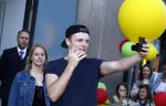 Amsterdam 7 mei 2016
Premiere Angry birds in pathe arena met oa de nederlandse stemmencast , Enzo Knol Ruben Nicolai Murth Mossel Eddy Zoe en Robin Martens. Enzo met vriendin Dee