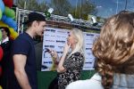 Amsterdam 7 mei 2016
Premiere Angry birds in pathe arena met oa de nederlandse stemmencast , Enzo Knol Ruben Nicolai Murth Mossel Eddy Zoe en Robin Martens. Enzo met journaliste Annette de Vries