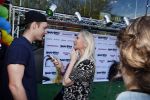 Amsterdam 7 mei 2016
Premiere Angry birds in pathe arena met oa de nederlandse stemmencast , Enzo Knol Ruben Nicolai Murth Mossel Eddy Zoe en Robin Martens. Enzo met journaliste Annette de Vries