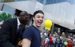 Amsterdam 7 mei 2016
Premiere Angry birds in pathe arena met oa de nederlandse stemmencast , Enzo Knol Ruben Nicolai Murth Mossel Eddy Zoe en Robin Martens. Enzo met vriendin Dee